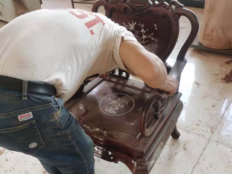 无为老旧红木家具保养技巧